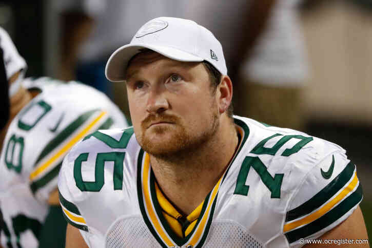 OT Bryan Bulaga reportedly agrees to join Chargers