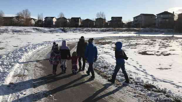 It's okay for kids go to playgrounds as long as they stay safe, Alberta Health Services says