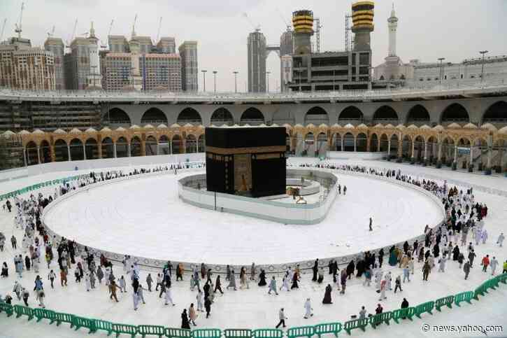 Saudi halts prayers in mosques over coronavirus