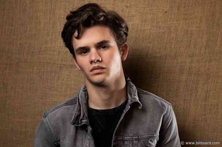 Makin’ Tracks: Payton Smith Snares a Percussive Debut With ‘Like I Knew You Would’