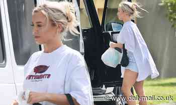 Tammy Hembrow shows off her toned legs as she runs errands on the Gold Coast amid coronavirus