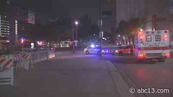 Man who fell 20 feet down Houston bridge expected to survive - KTRK-TV