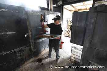 Houston restaurants think out of the box to stay afloat for the next two weeks - Houston Chronicle