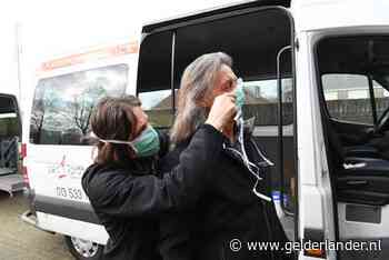 ‘Ik doe de coronaritten zelf, samen met mijn vrouw', zei taxidirecteur Korthout tegen zijn personeel