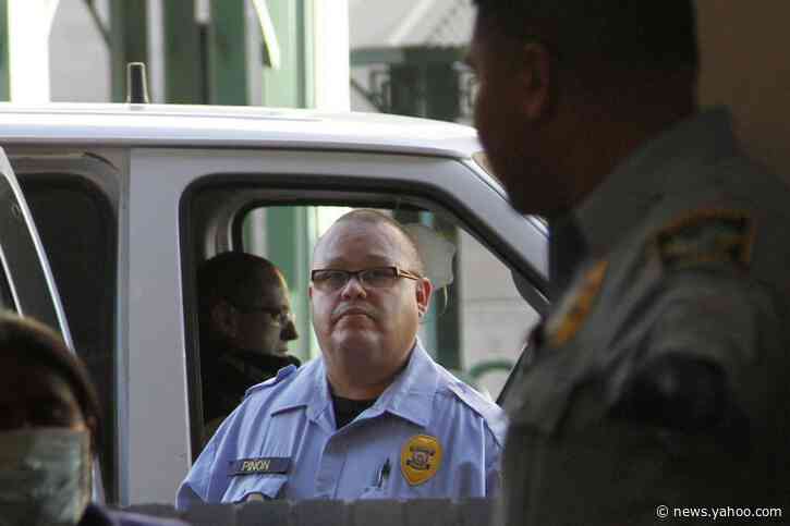 Asylum seekers attend border court amid outbreak