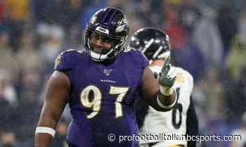 Vikings agree to three-year, $27 million deal with Michael Pierce