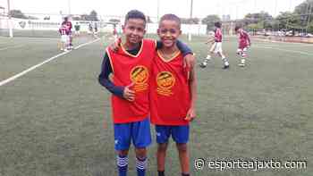 A Escolinha Chute Certo de Pindorama fez uma serie de amistosos em Palmas e a dupla Daniel e Róger foram os destaques. - Esporte Ajax Tocantinense