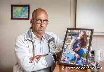 Emotionele vader van vermoorde Roos (19) opgelucht over levenslange celstraf voor tramschutter Tanis