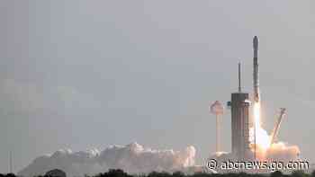 SpaceX puts 60 satellites into orbit despite engine failure