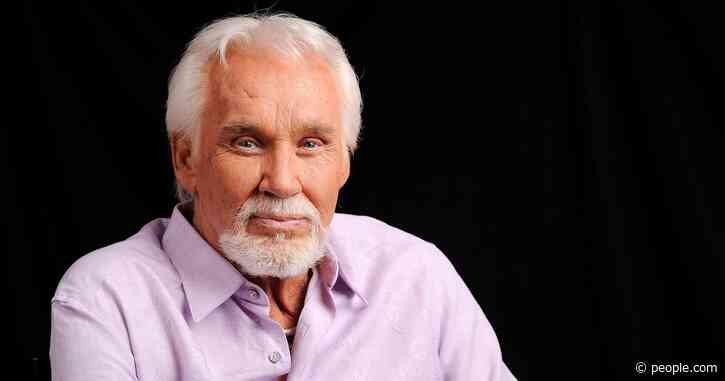 Country Hall of Fame Singer Kenny Rogers Dies at 81