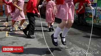 Coronavirus in Wales: Schools may close, warns Vaughan Gething - BBC News