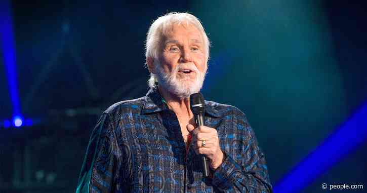 Dolly Parton, Blake Shelton and More Mourn Kenny Rogers' Death: 'Rest in Peace Gambler'