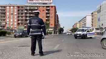 Coronavirus, a Roma posti di blocco per tutti della Polizia Locale: le immagini