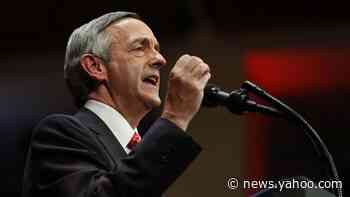 Dallas megachurch pastor Jeffress capitulates to coronavirus warnings, moves services online