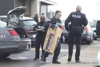 Attacker with two swords wounds man at Toronto bakery: Cops - Toronto Sun