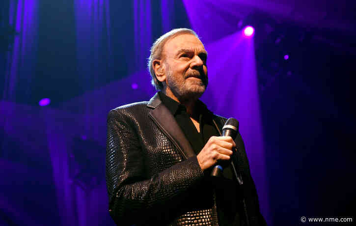 “Hands… washing hands”: Neil Diamond gives coronavirus advice while playing ‘Sweet Caroline’ in his house