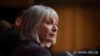 Hajdu looking at criminal penalties for travellers who disobey quarantine advice