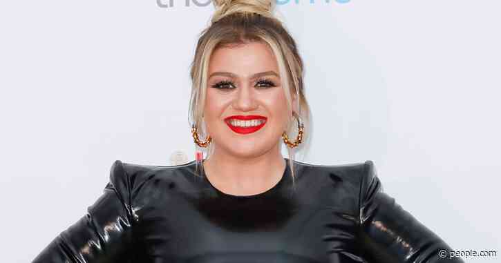 Kelly Clarkson Used Her 'Toddler's Potty' After Plumbing Froze While Social Distancing in Cabin