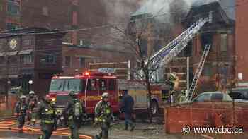 Explosions heard as 2-alarm fire engulfs abandoned building in downtown Toronto