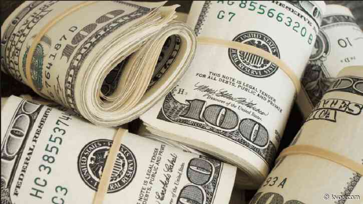 Fed Reserve to lend to large, small businesses to help during COVID-19