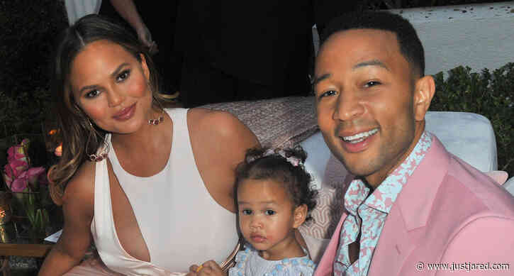 Chrissy Teigen Graphically Describes What Happened After She Gave Birth in Response to Donald Trump's Statements