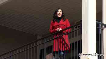 Edmonton Opera singer performs from balcony