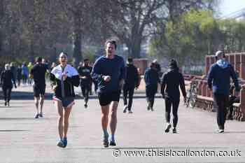 Coronavirus: Pictures show scenes in Wandsworth before Boris Johnson announcement