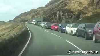 Coronavirus: 'Unprecedented' crowds in Wales despite warnings - BBC South East Wales