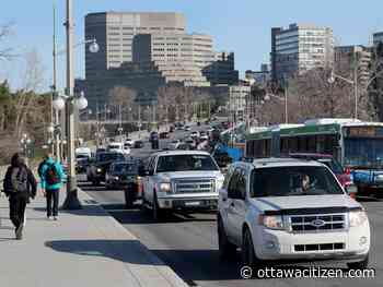 Ottawa, Gatineau mayors ask residents to limit interprovincial travel to essential trips
