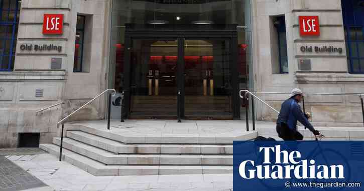Thousands of students stranded at university amid UK lockdown