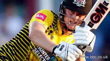 Miles Hammond: Gloucestershire opener extends contract to 2022