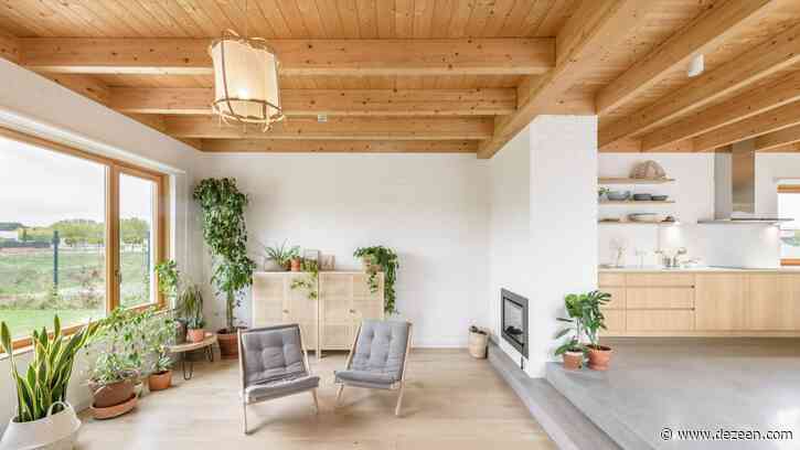 Escribano Rosique Arquitects use white bricks and timber for house in Spain