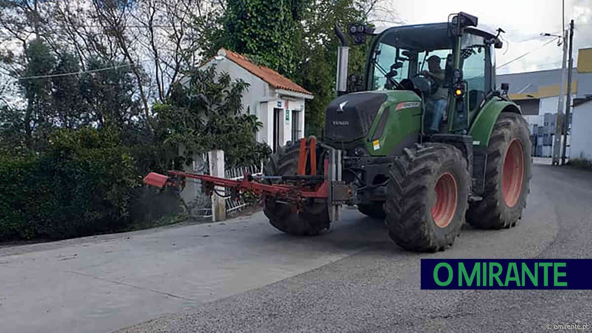 Agricultores desinfectam ruas de Achete, Azoia de Baixo e Póvoa de Santarém - O Mirante