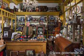 ‘Meneer Mandje’ heet eigenlijk Ben (77) en staat nog altijd achter de toonbank