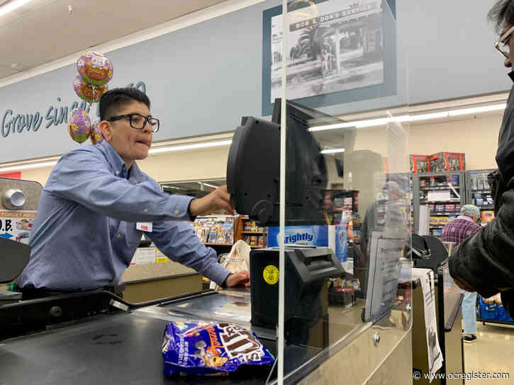 Sneeze guards go up at grocery checkouts as UFCW petitions for coronavirus policy