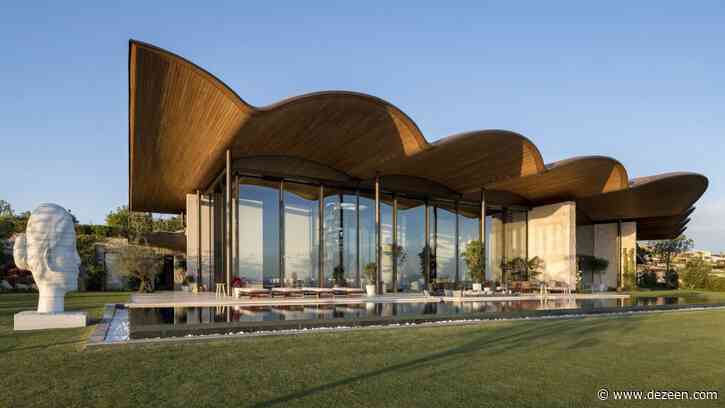 Foster + Partners shelters Dolunay Villa in Turkey under giant undulating roof