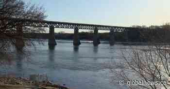 Coronavirus: Saskatoon closes CP pedestrian bridge over COVID-19 concerns