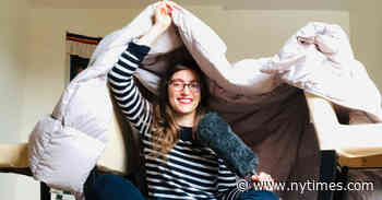 Broadcasting From Closets at Home, Daily Podcasts Come of Age