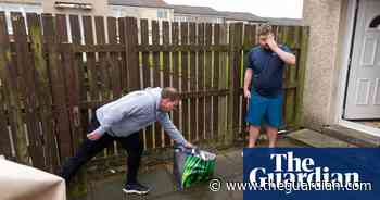 Delivering food parcels, Craigend, Glasgow - in pictures