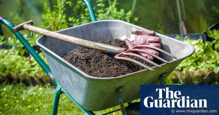 Britons go on shopping spree to ease grind of Covid-19 confinement