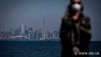 Canadian flight crews demand protective suits as more than a dozen fall ill with COVID-19