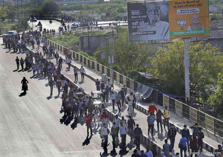 Indian authorities send buses to take unemployed to villages