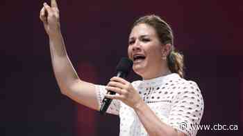 Sophie Grégoire Trudeau 'feeling great' 2 weeks after positive COVID-19 test: PM 