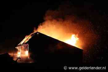 Uitslaande brand in opslagloods varkensboerderij in Harskamp