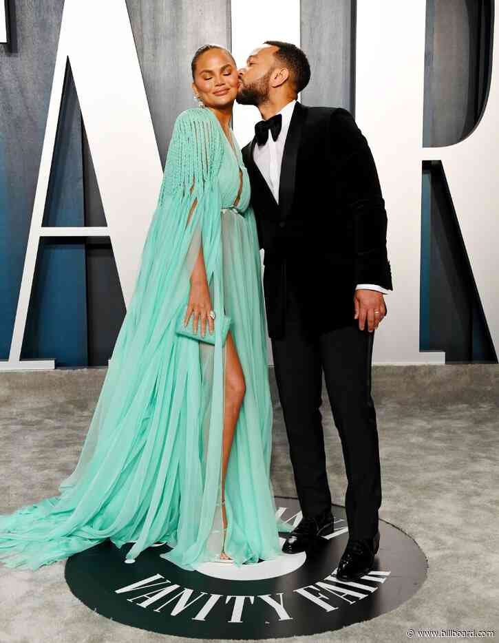 John Legend & Chrissy Teigen Host Adorable Wedding for Daughter’s Stuffed Animals: Watch