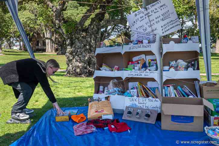 Makeshift pantries pop up all over Orange County to help neighbors during coronavirus shutdowns