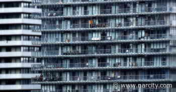 Torontonians Are Banging Pots From Their Balconies To Show Support For Healthcare Workers - Narcity