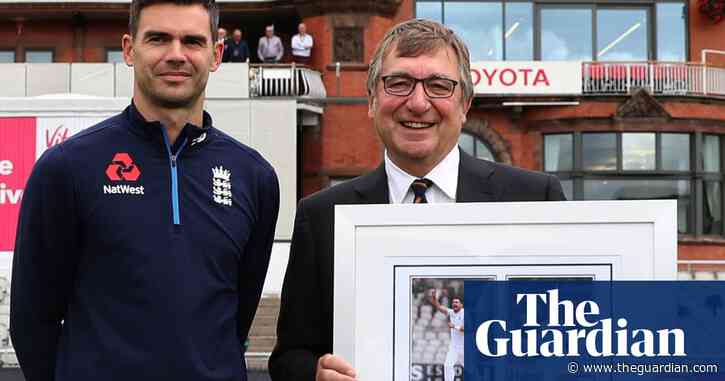 Lancashire chairman David Hodgkiss dies after contracting coronavirus
