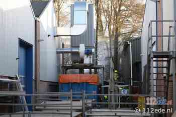 Voorbijgangers bellen 112 na zien rook op bedrijfsterrein in Wekerom