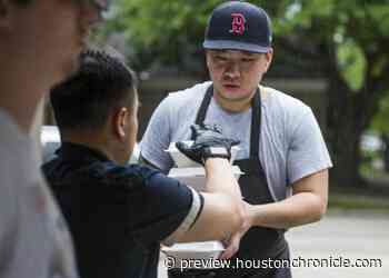 Houston restaurant community helps feed those who feed the city - Houston Chronicle